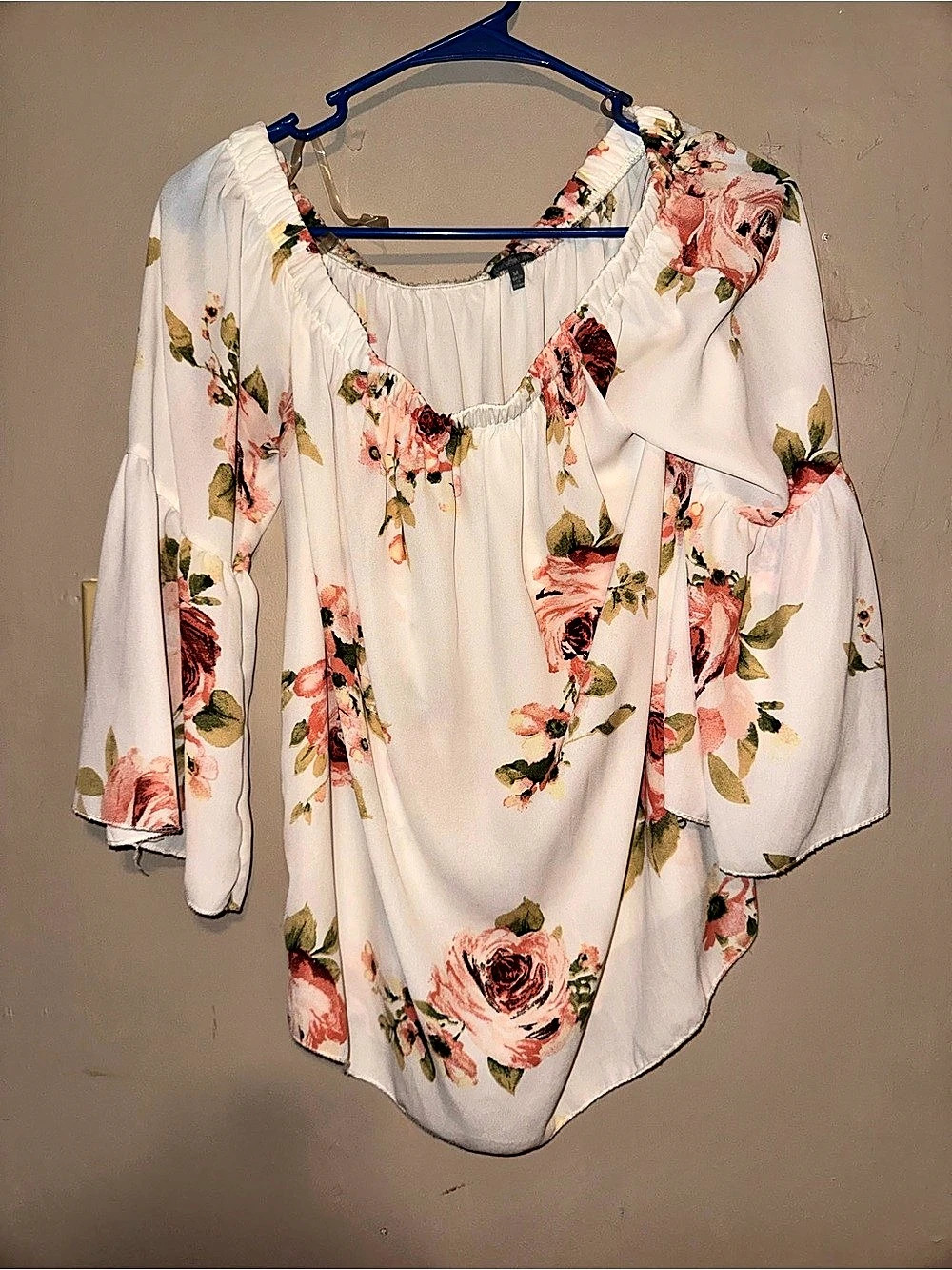Charlotte Russe Floral Blouse in White & Pink Size Medium